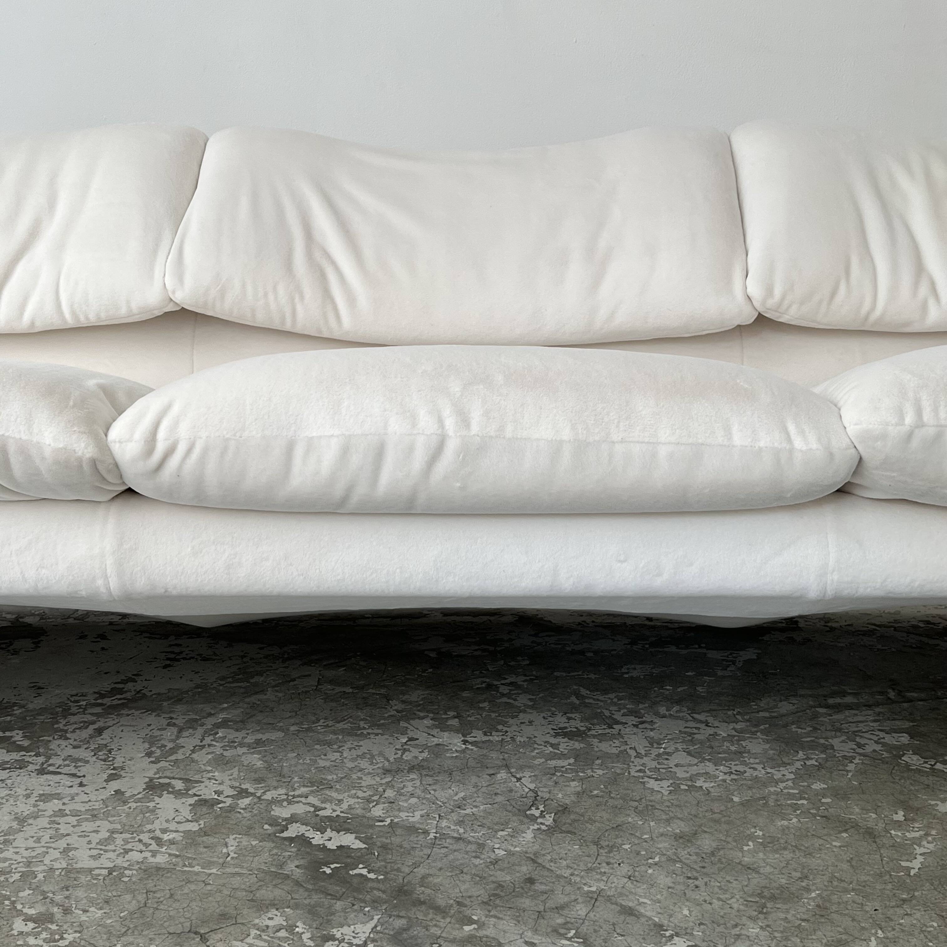 Maralunga 3-seater sofa by Vico Magistretti for Cassina Italy 1973