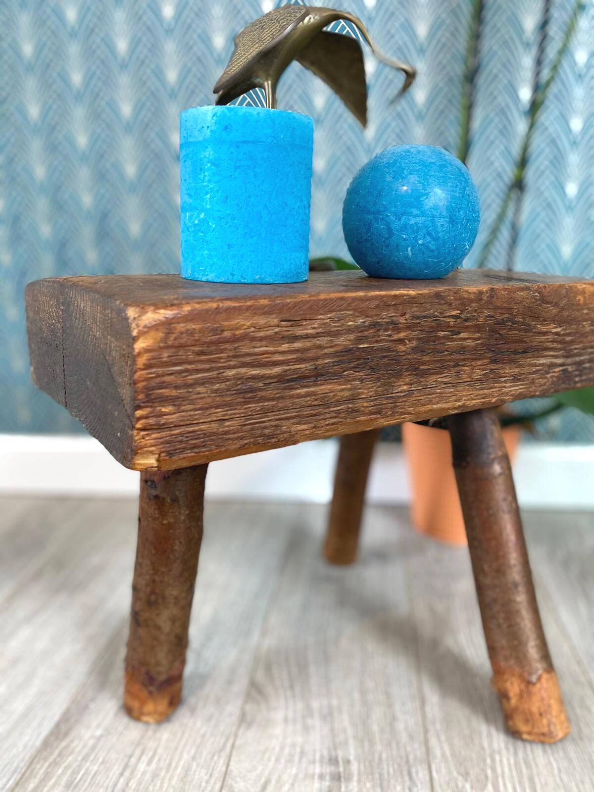 Tabouret tripode artisanal