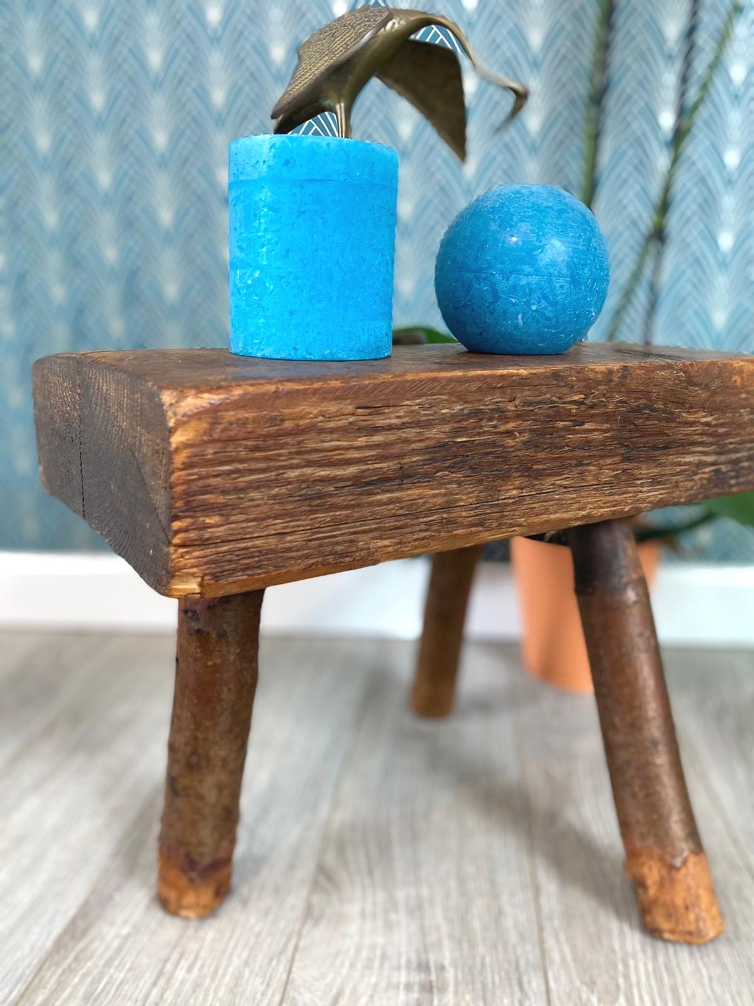 Artisanal tripod stool