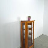 Vitrine d'angle en placage de verre vintage