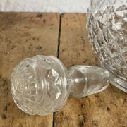 Carafe à vin en verre ciselé  transparent vintage