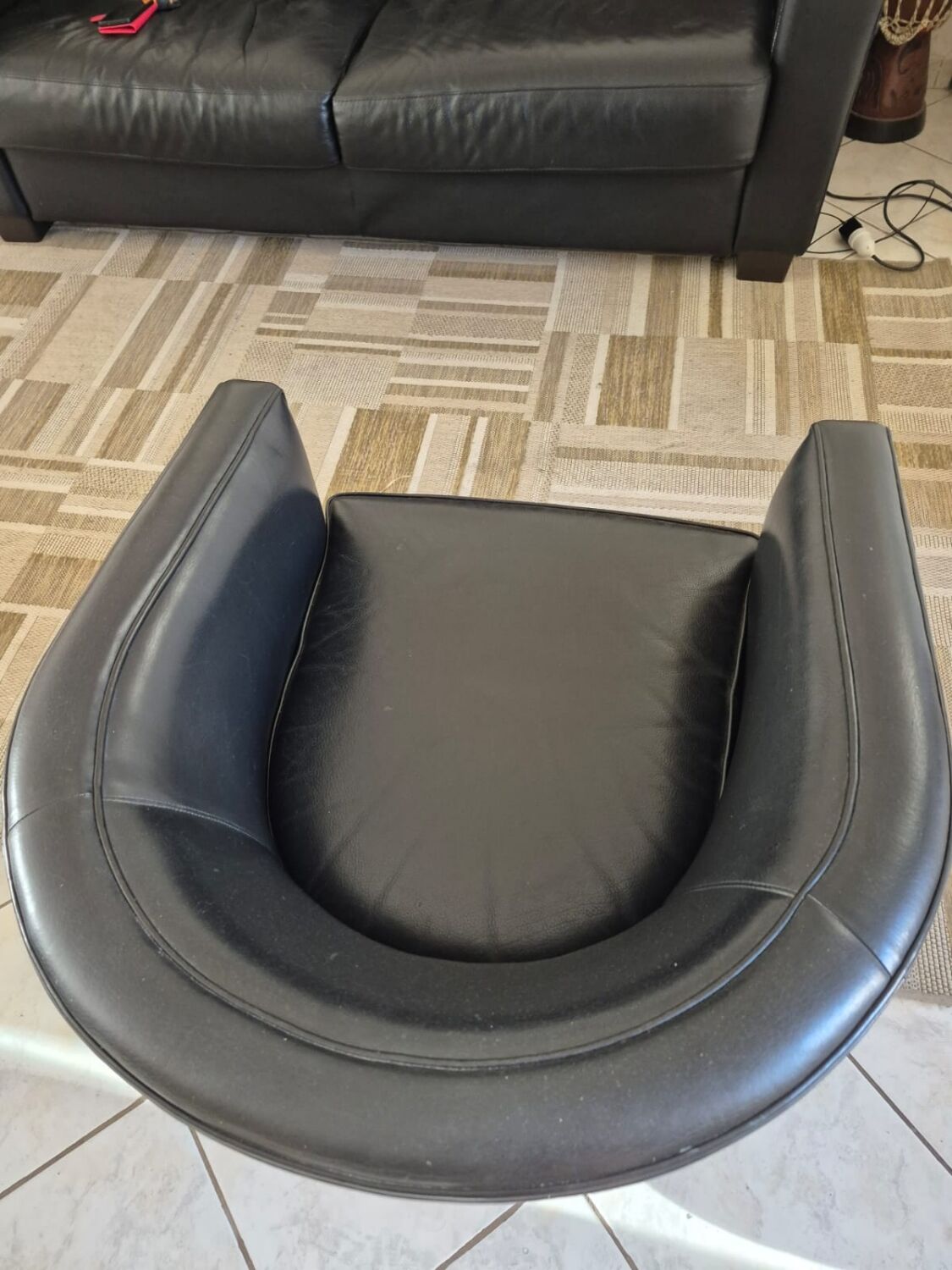 Set of 2 leather armchairs