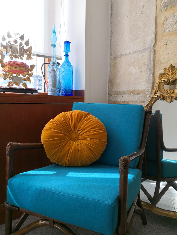 Round cushion in yellow