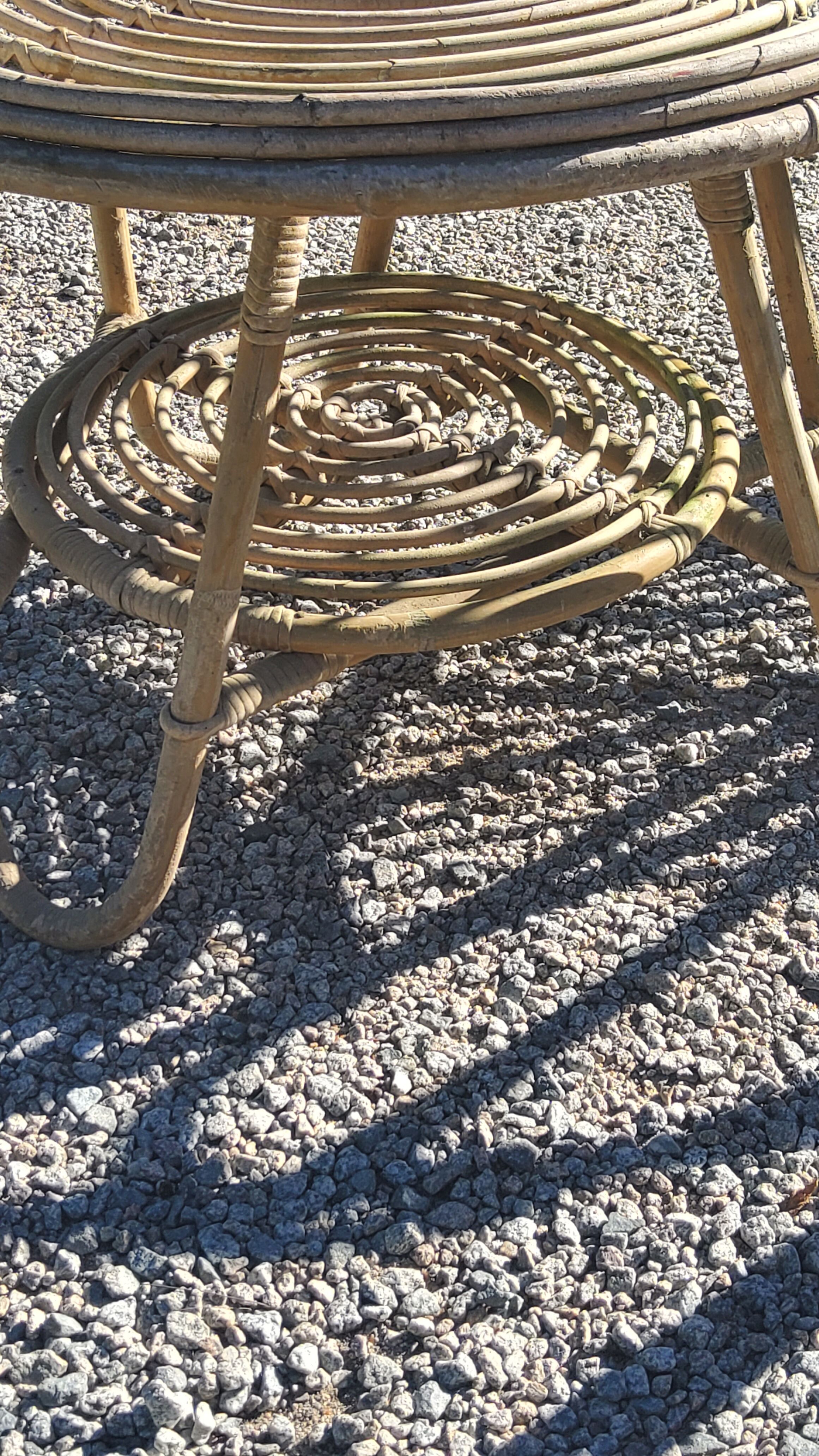 Salon en rotin 3 fauteuils et 1 table basse des années 50