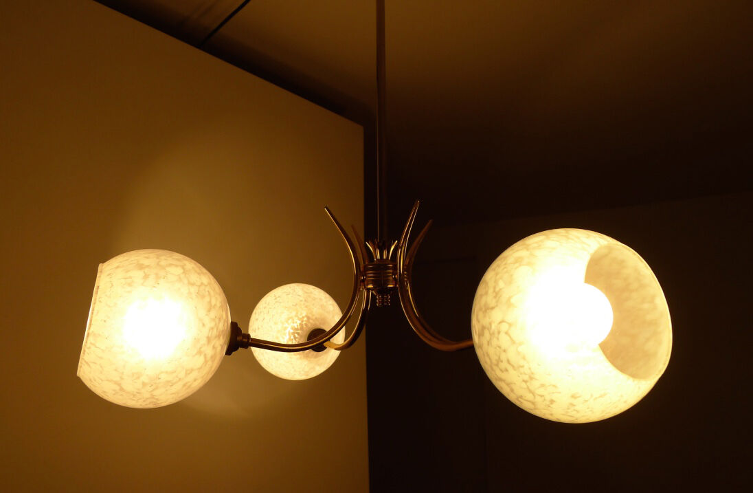 Chandelier 4 branches golden opalins globes speckled