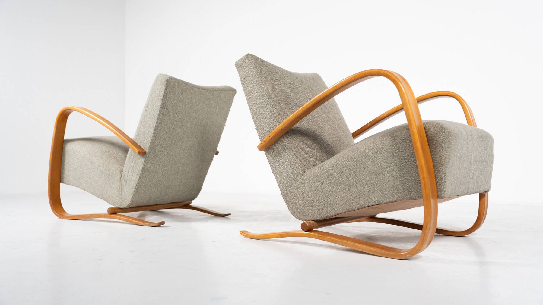Pair of Bentwood Armchairs by Jindrich Halabala H269, Czech Republic, 1940s