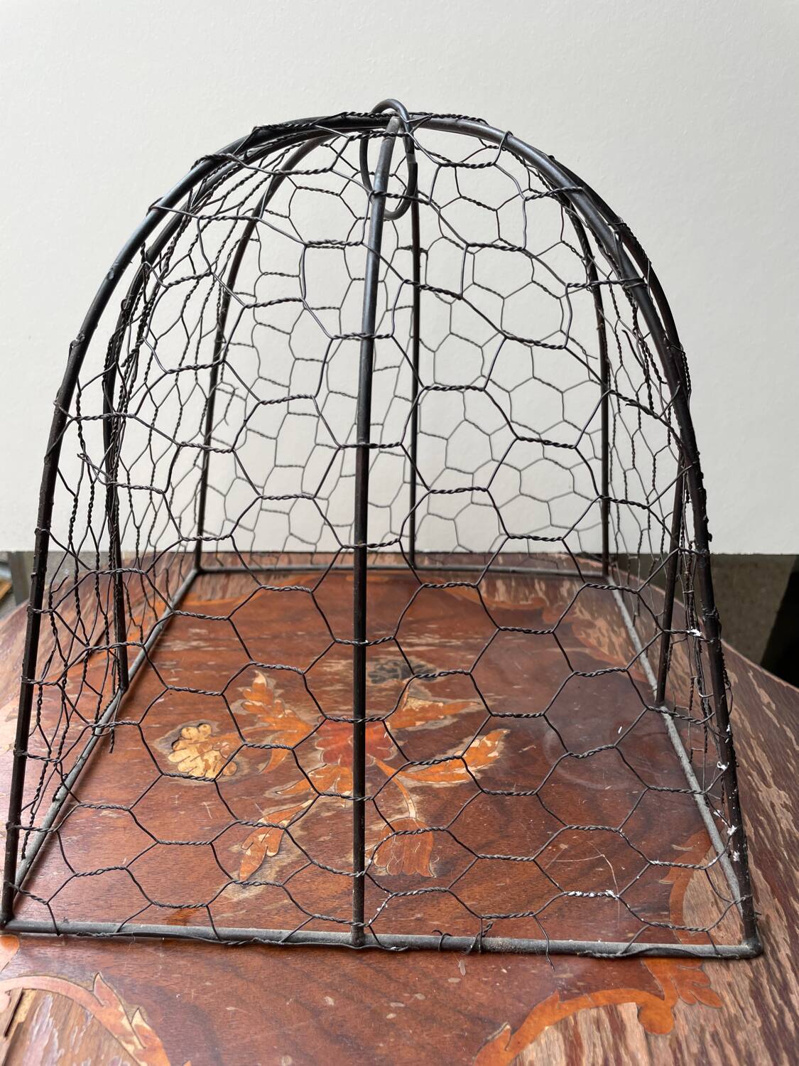 Cloche en fil de fer