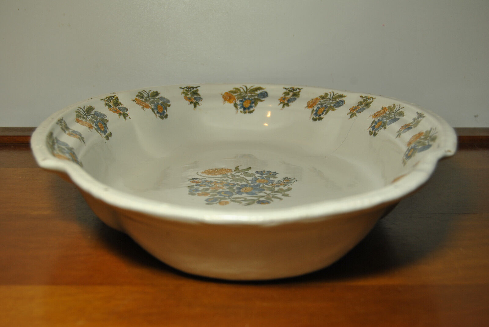 Flat ewer basin earthenware Moustiers Sud France 18th century flower solanée