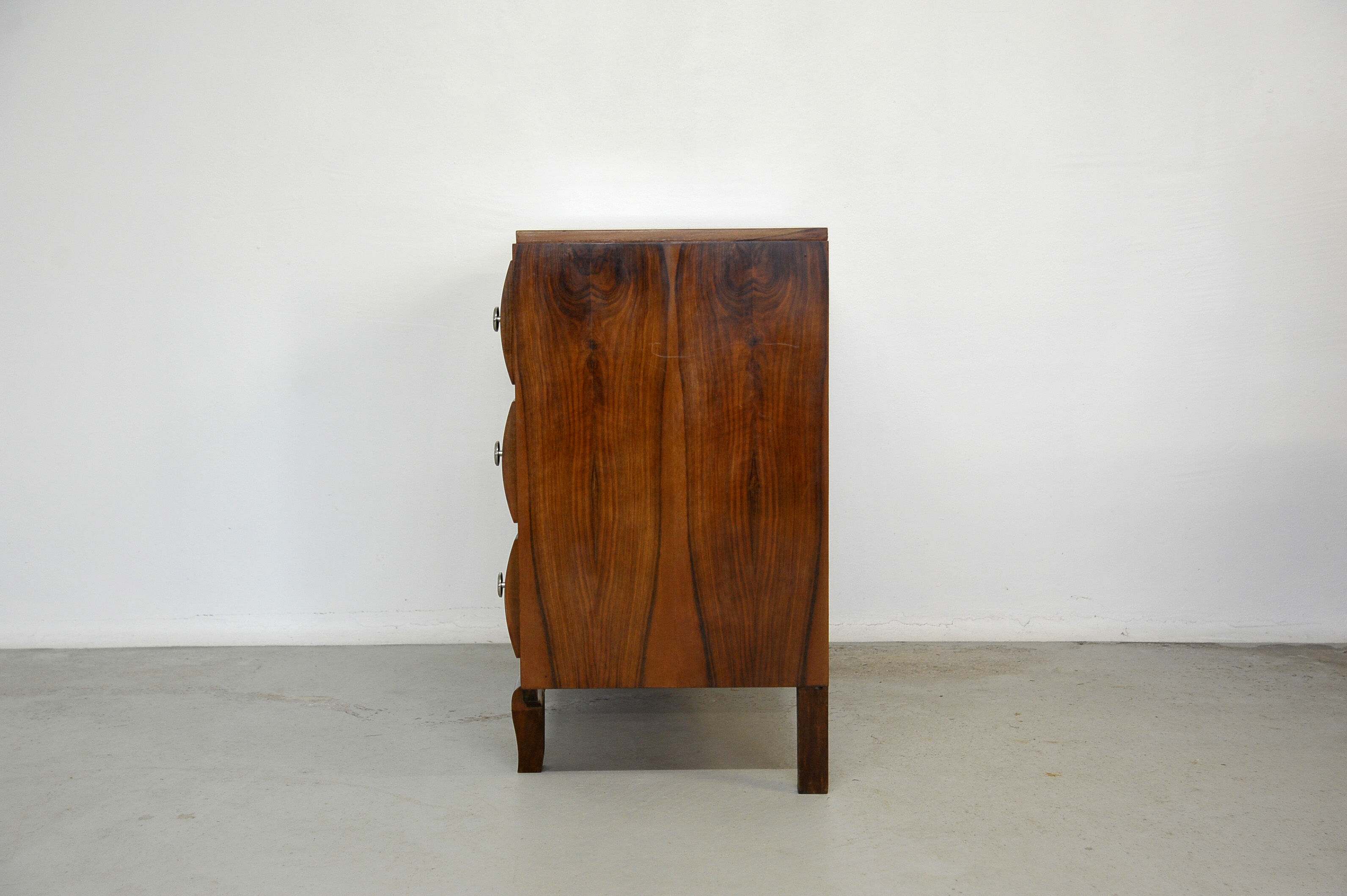 Art Deco chest of drawers in walnut veneer, circa 1930