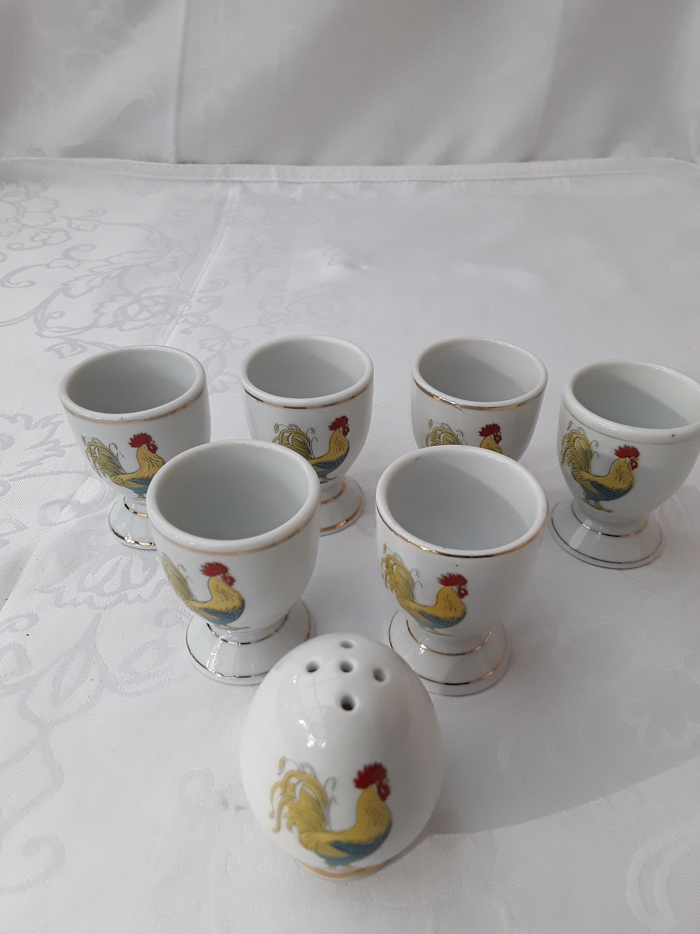 Service 6 shells and white earthenware salt shaker