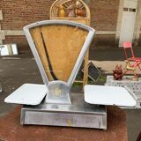 Lutrana grocer's scale