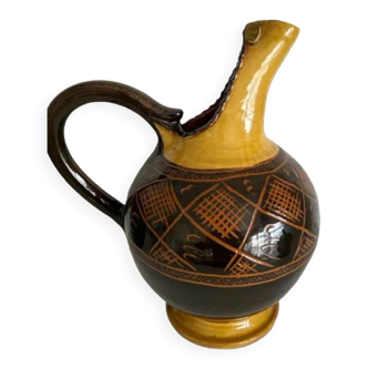 Zoomorphic pitcher