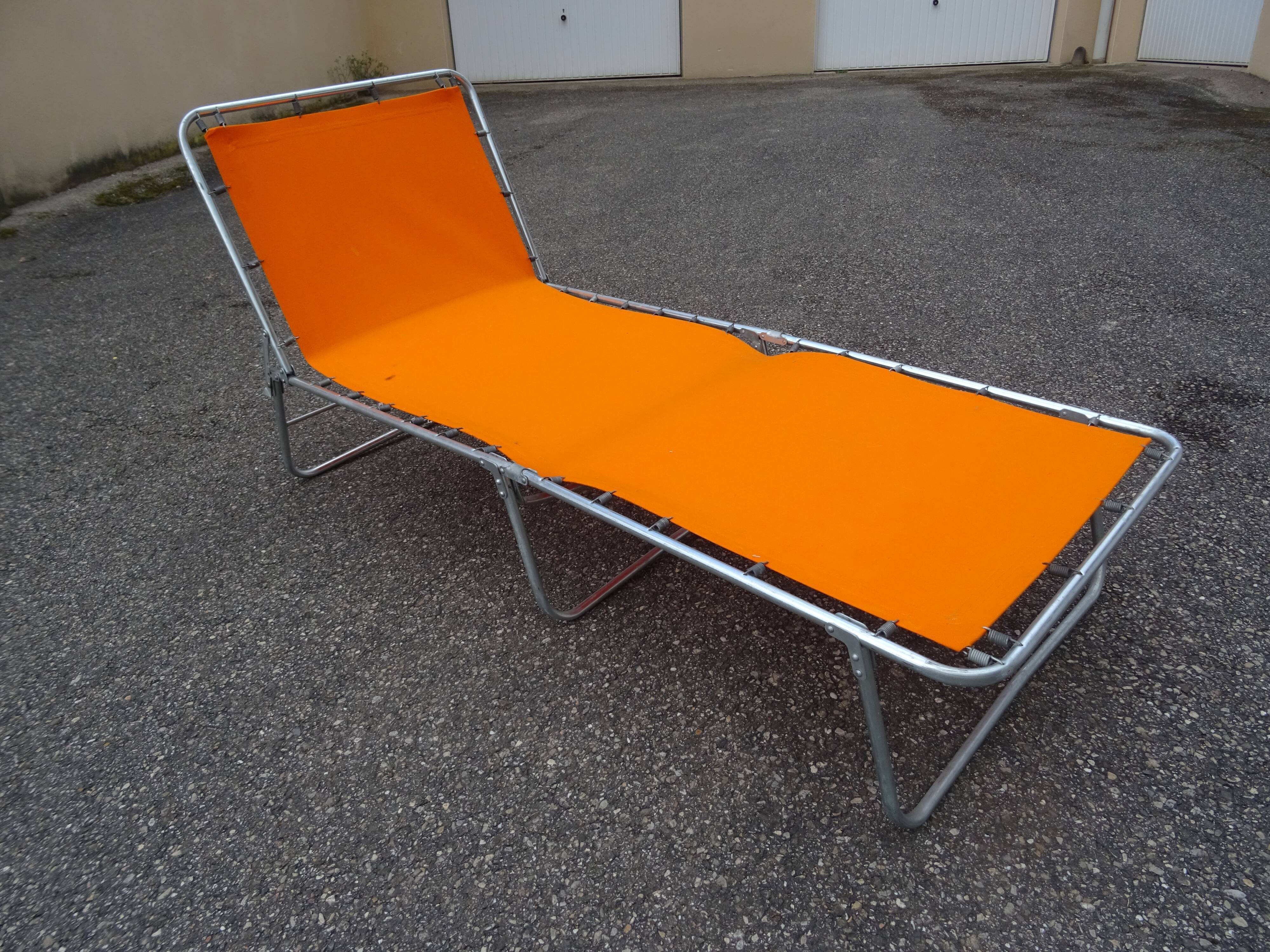 Vintage folding lounge chair