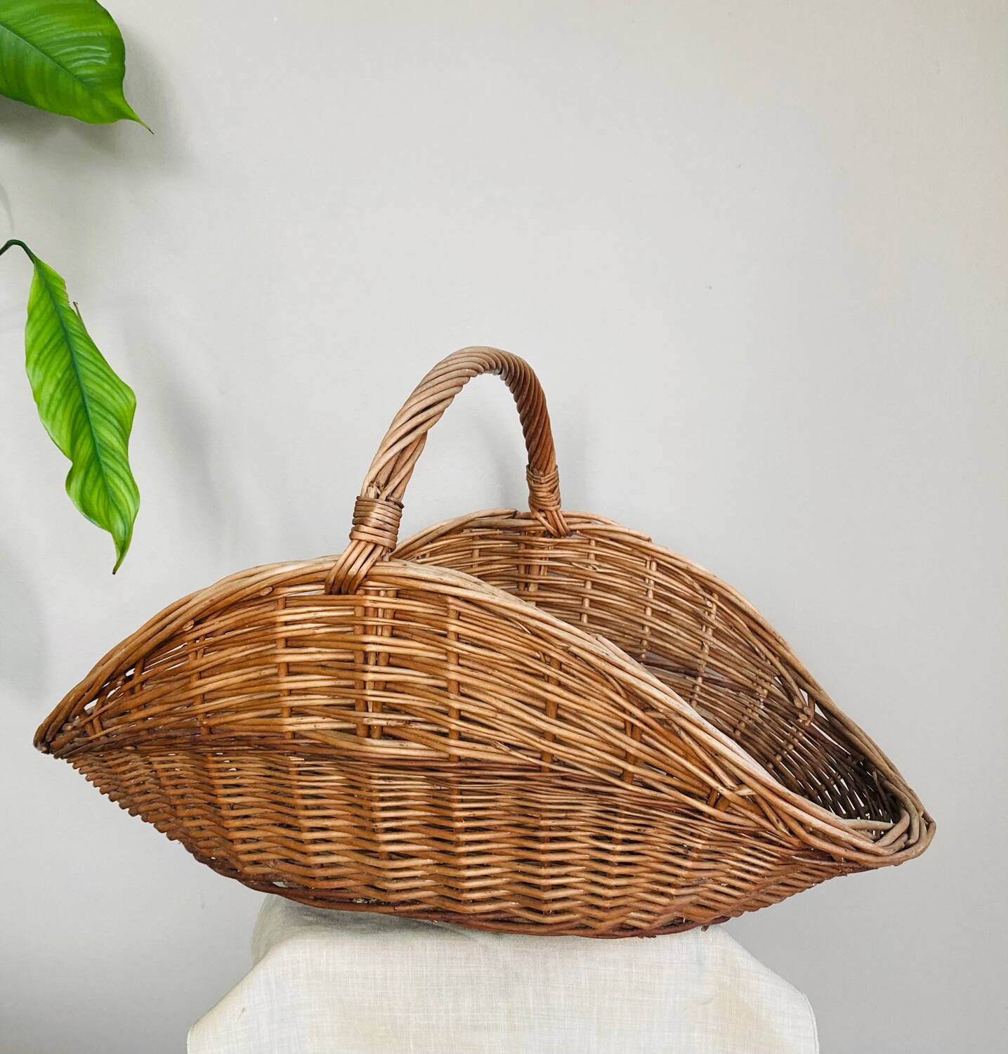 Wicker rattan log basket from the 1970s/80s