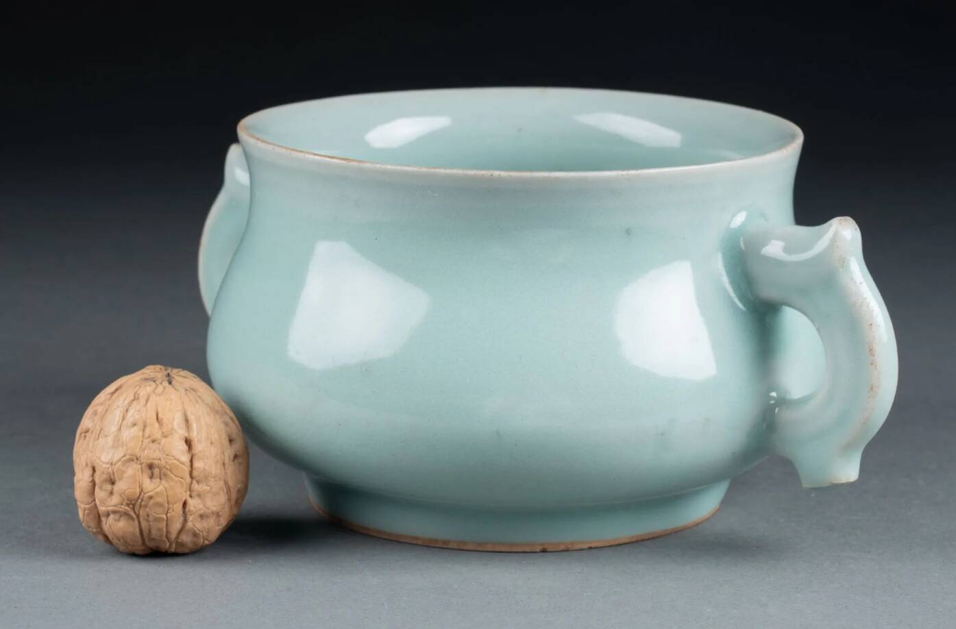 Celadon porcelain perfume burner - Qing Dynasty - 19th century - China