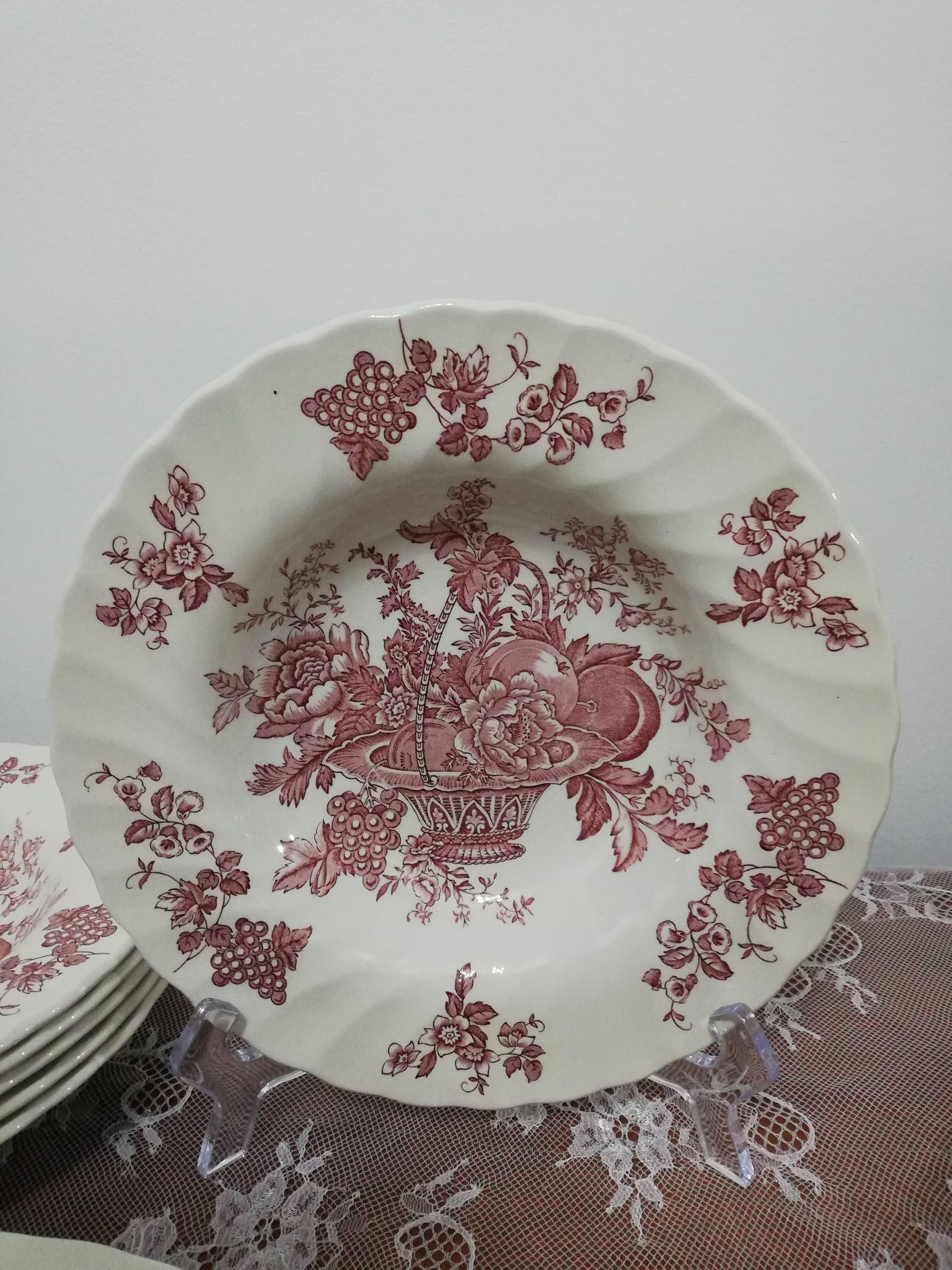 12 assiettes anglaises Stanffordshire modèle "Bountiful"