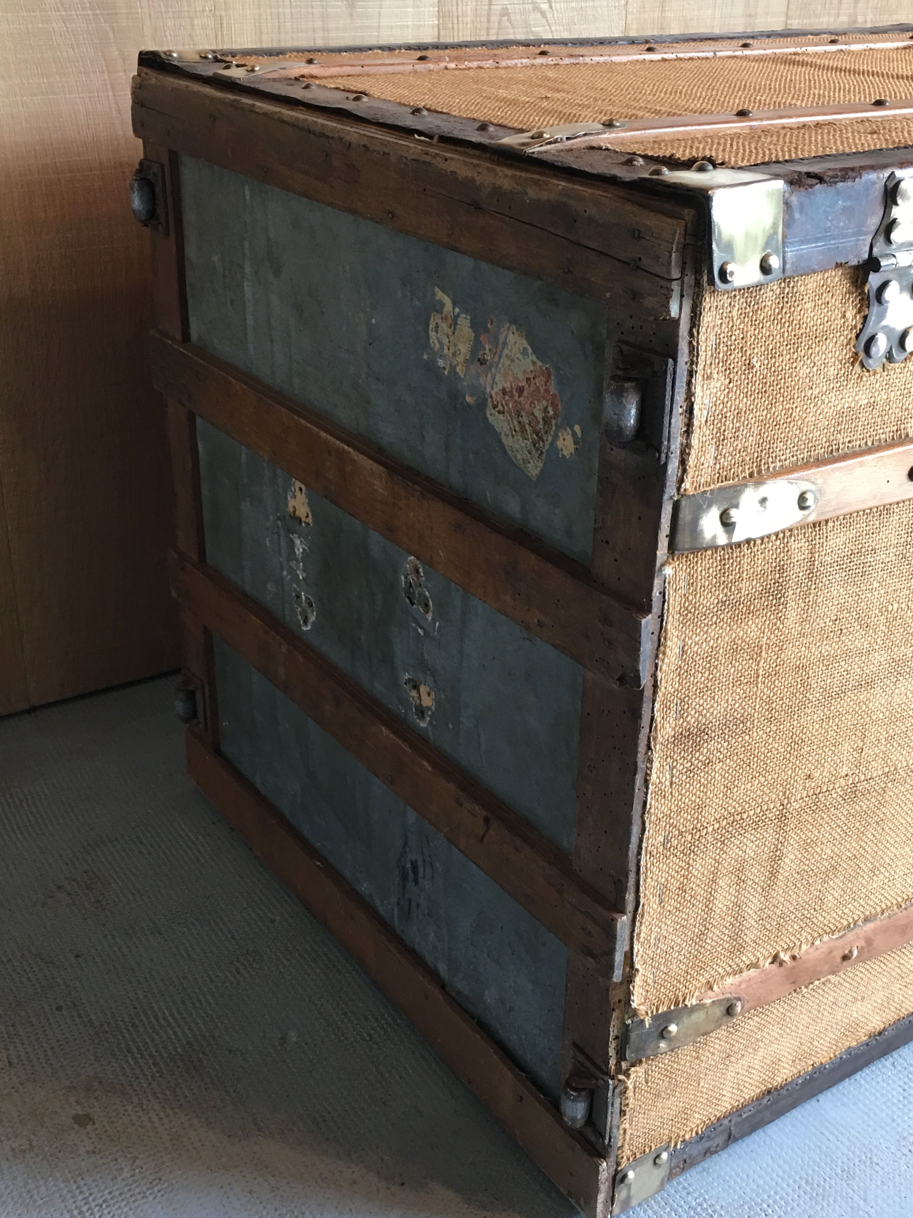 Trunk cabin in wood and fabrics around 1940