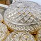 Salad bowl and diamond-shaped bowls in brass.