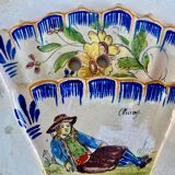 Bouquetière en forme d'éventail, Pouplard Béatrix Malicorne style Quimper XIX
