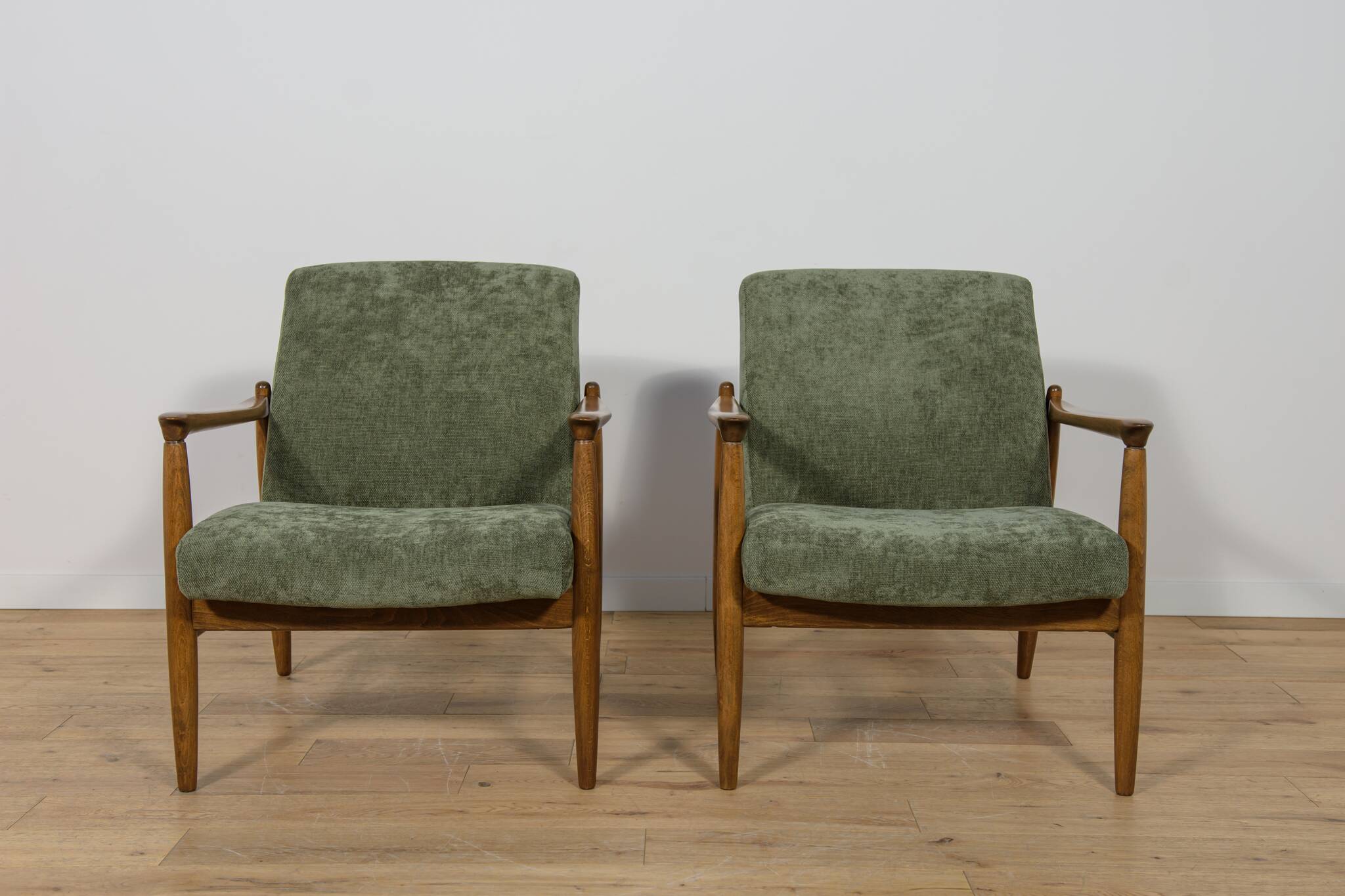 Mid-Century GFM-64 Armchairs by Edmund Homa for Gościcińskie Furniture Factory, Poland, Set of 2