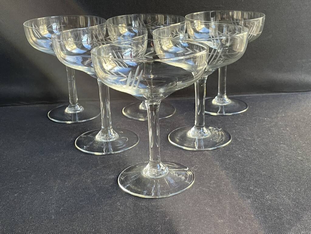 6 Champagne glasses – Cut crystal
