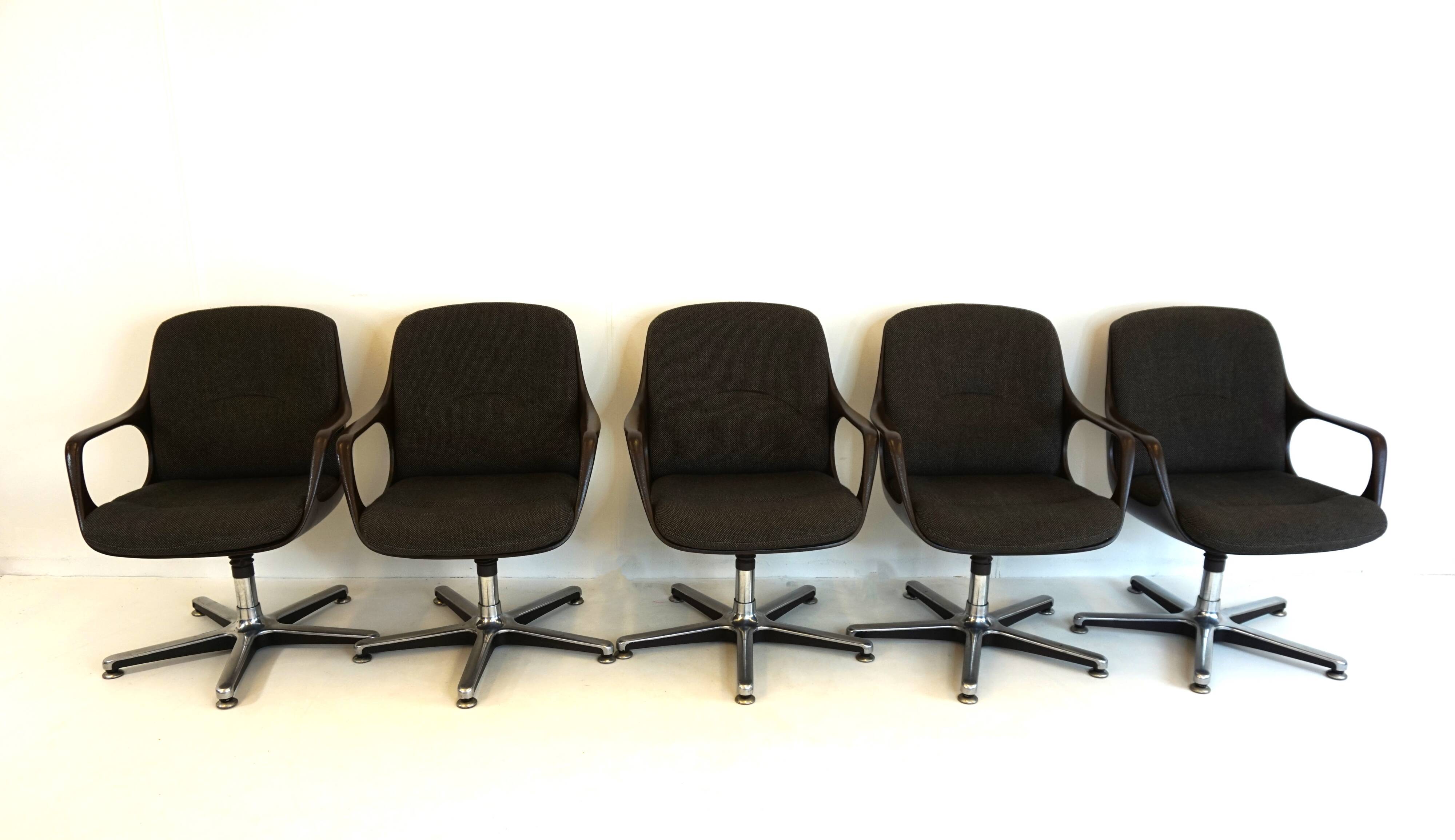 Set of 5 Chromcraft office armchairs