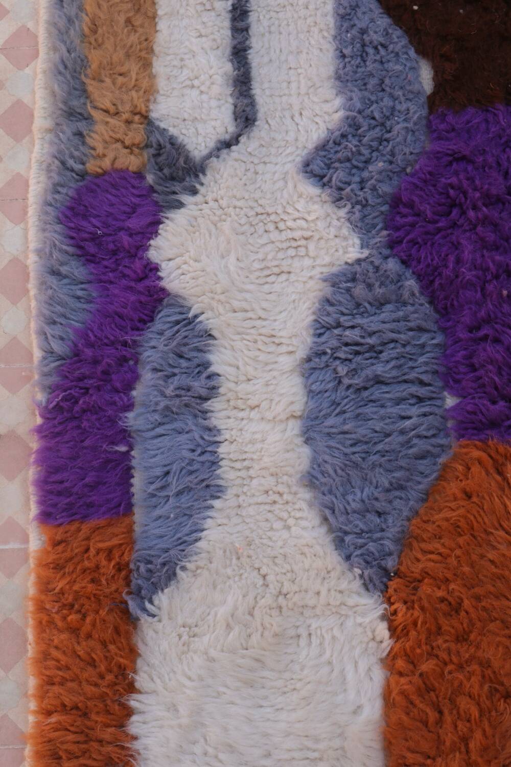 Tapis berbère marocain multicolore moderne