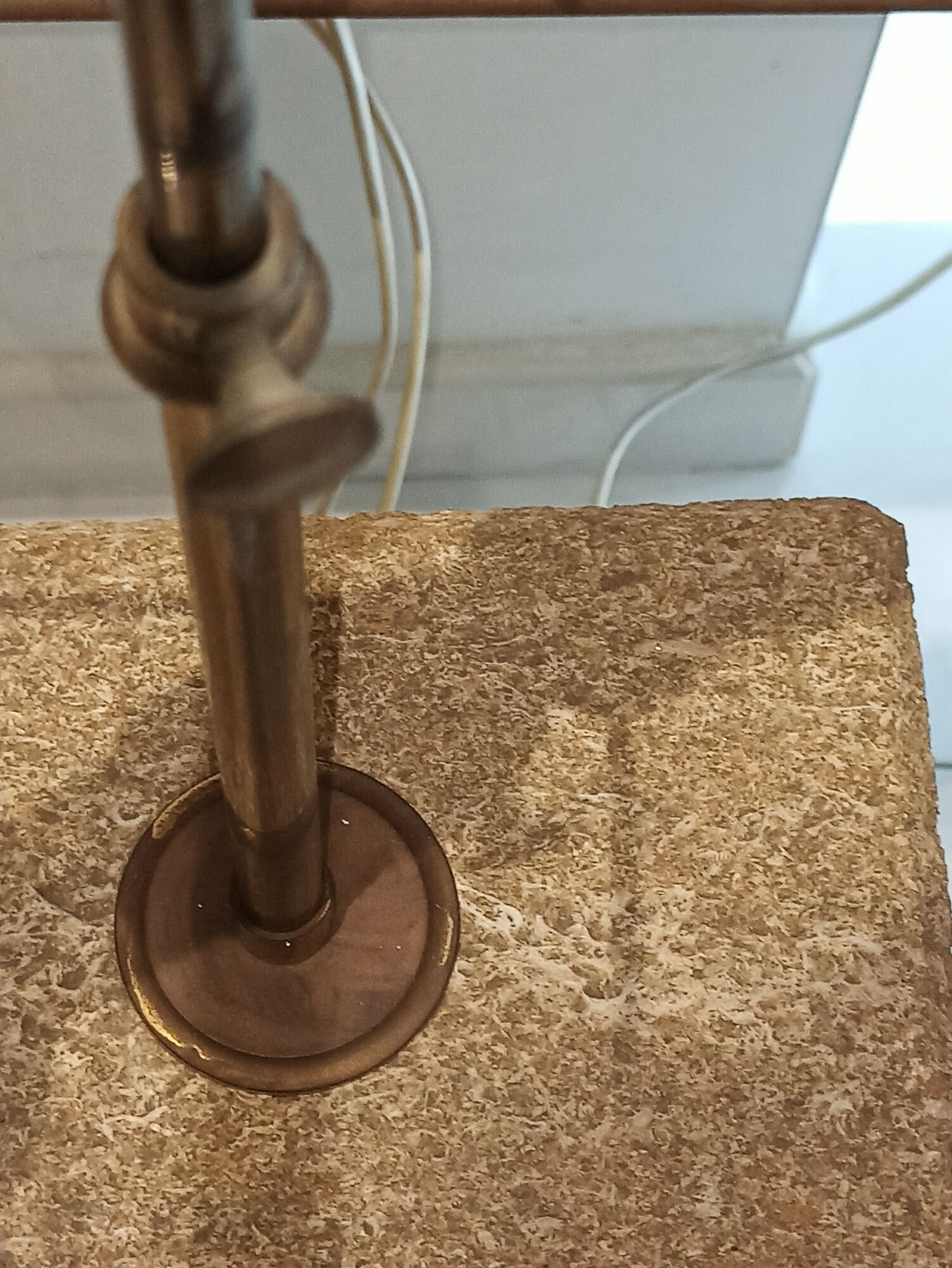 Imposing pair of lamps in Burgundy stone and brass art deco period