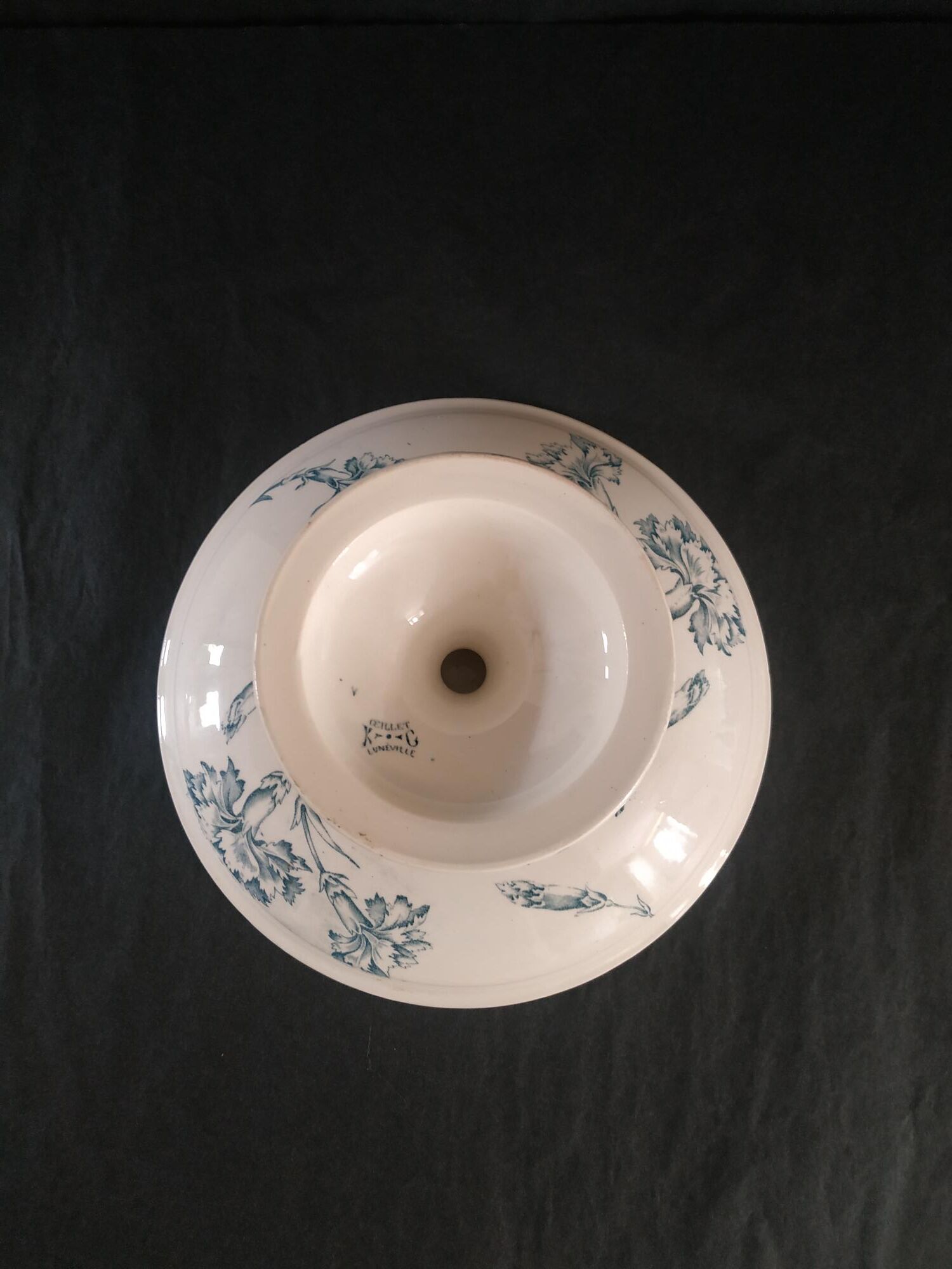 Compotier pied douche en faïence k&g lunéville, daté XIXème siècle. décor œillet.