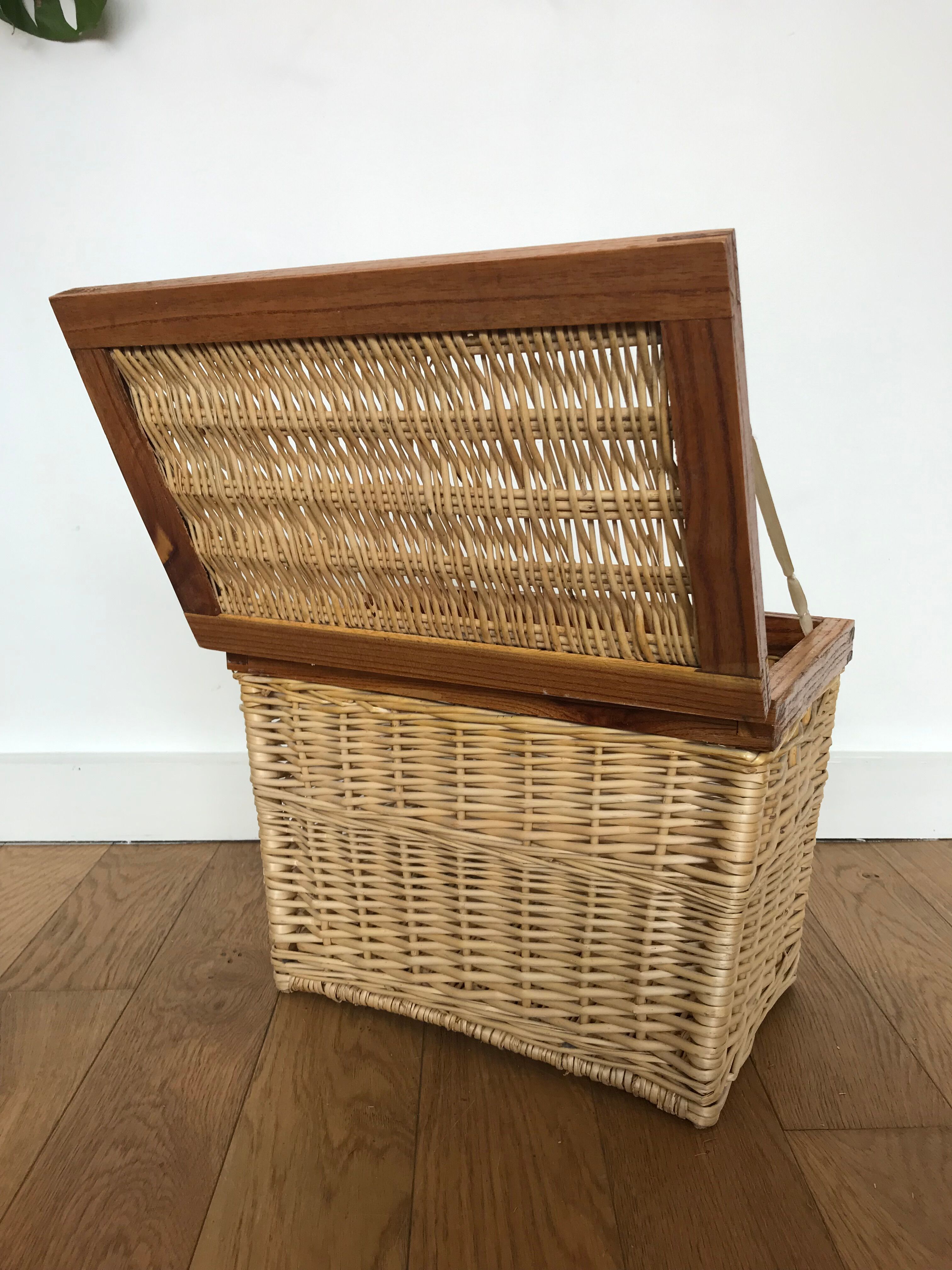 Wicker trunk