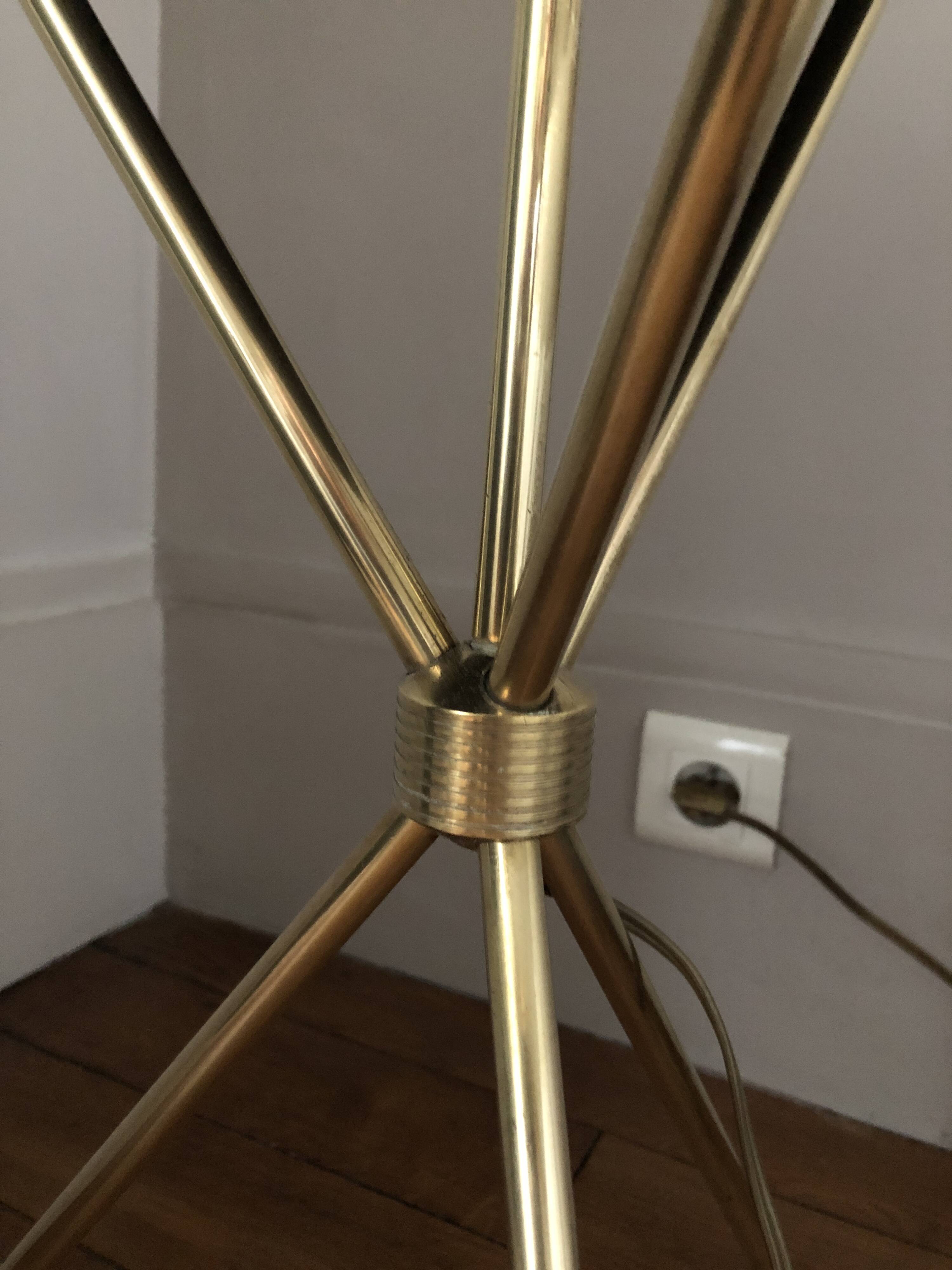 Vintage tripod side table lamp in brass from 1950 - 1960.