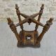 Tabouret en bois massif et sculpté