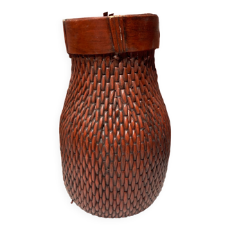 Wicker jar tinted red