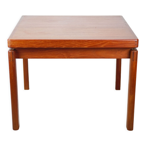 Table basse en teck fabriquée au Danemark dans les années 1970.