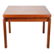 Table basse en teck fabriquée au Danemark dans les années 1970.