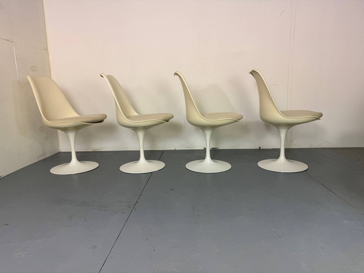 4 Mid-Century Modernist Space Age Tulip Chairs by Eero Saarinen Knoll, 1960s