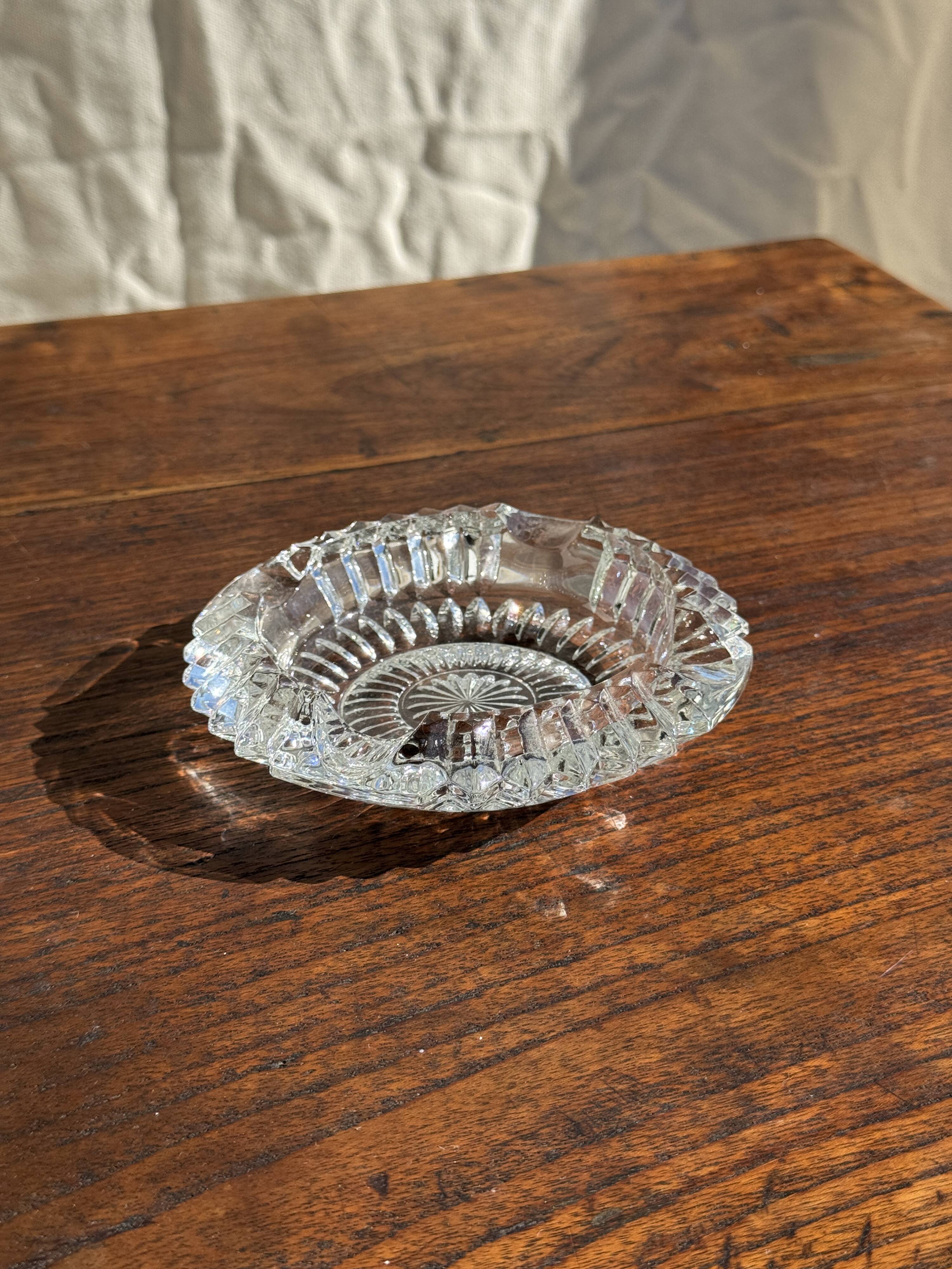 Classic glass ashtray with rose design and cigarette holder D13