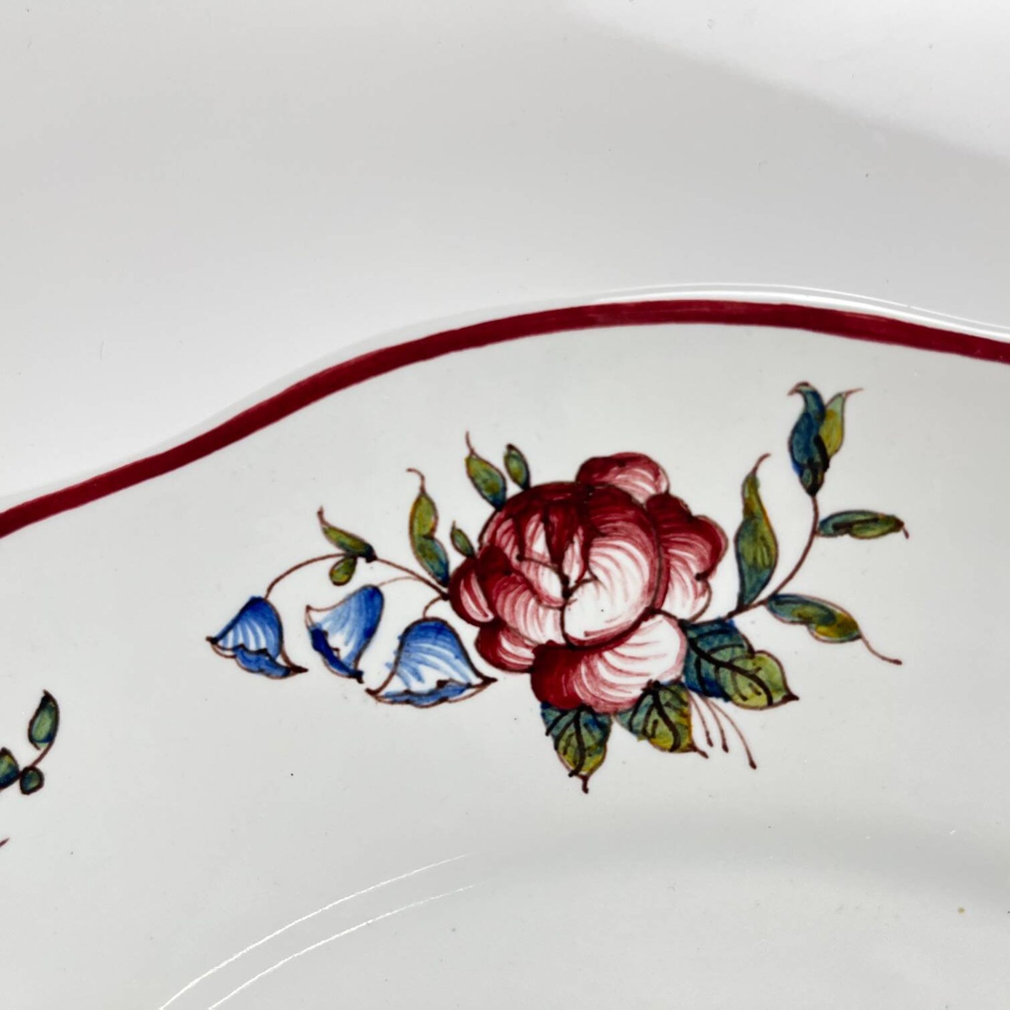 Plat à gateau peint à la main motif rose, vers 1960/70