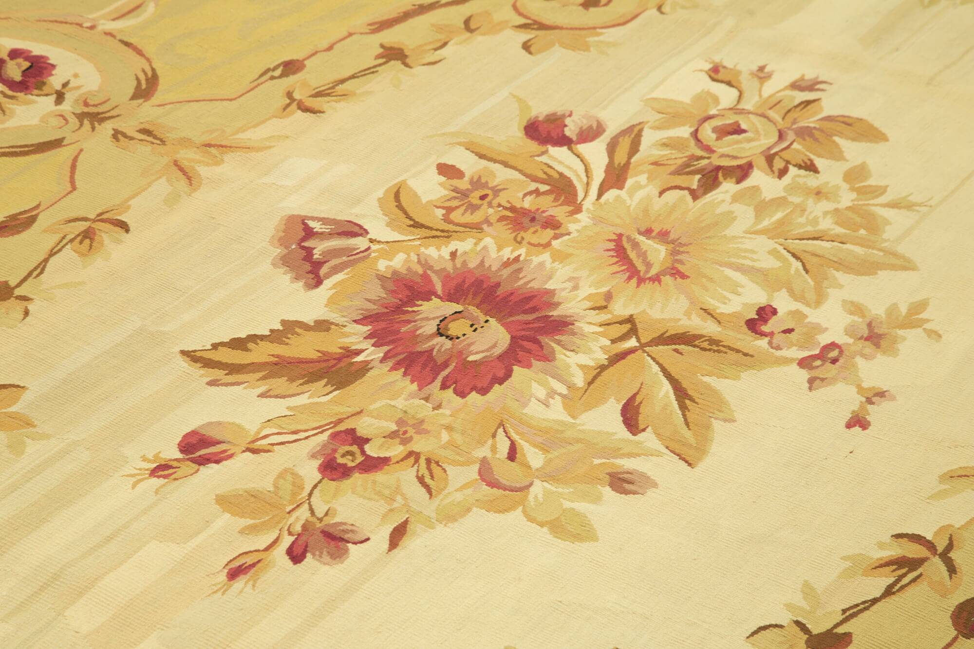 Handmade European Vintage Aubusson Kilim 260 cm x 368 cm