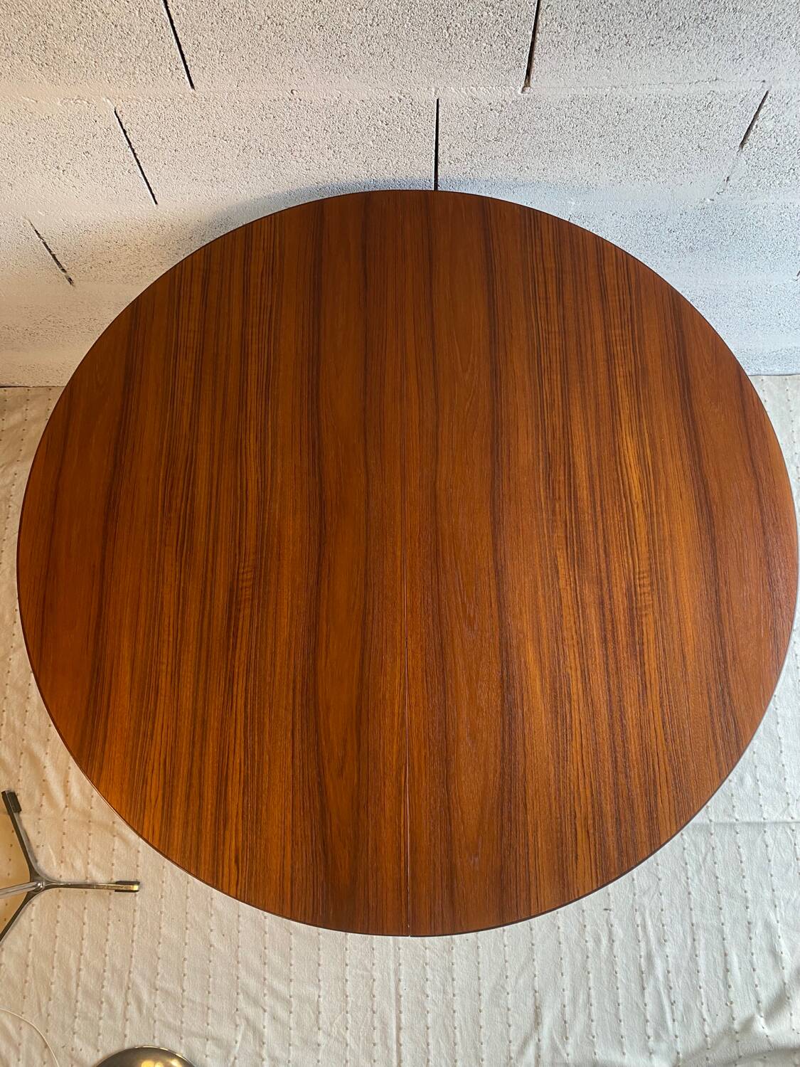 Scandinavian round table