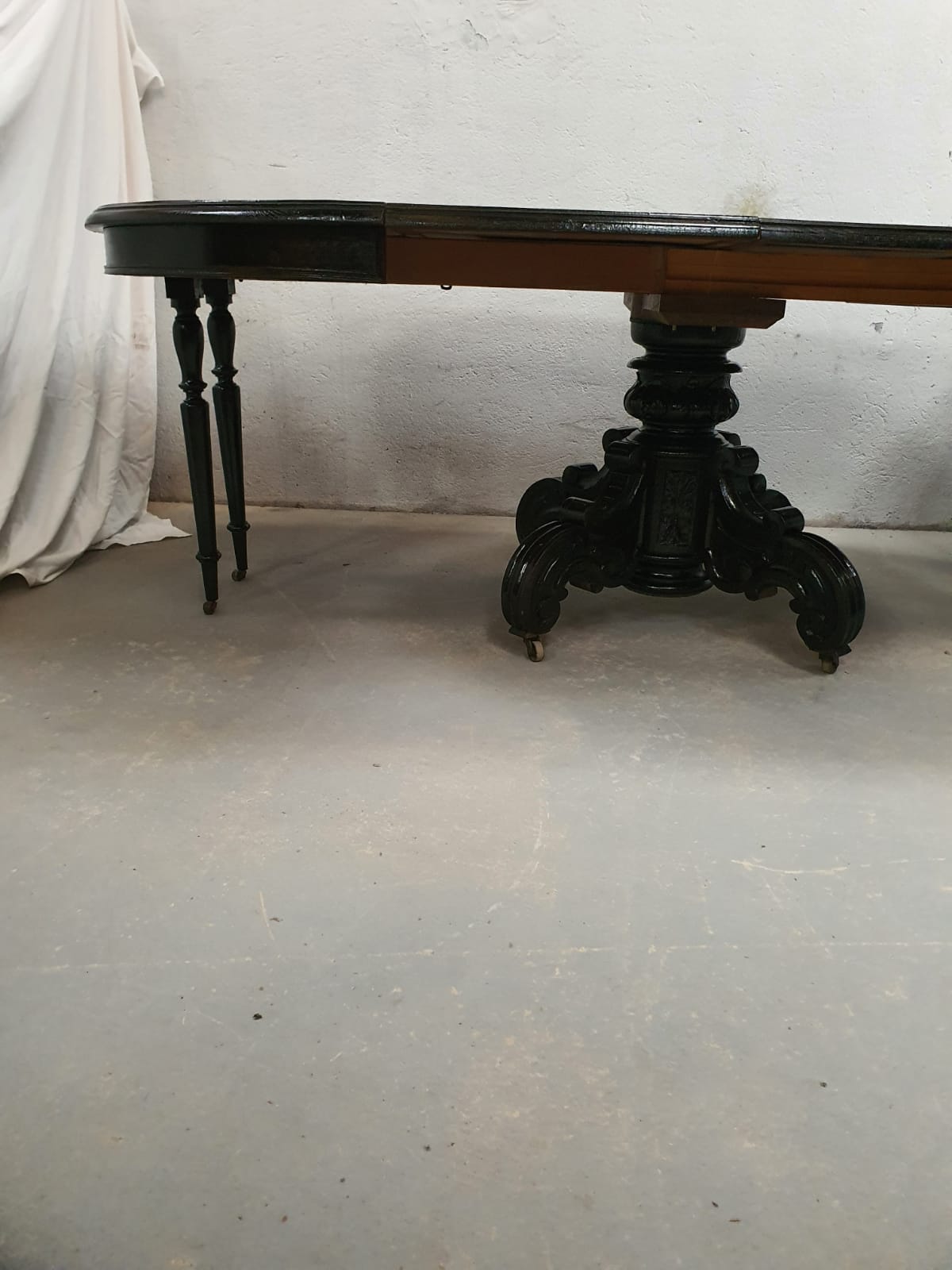 Extendable table 6 to 10 people style Napoleon III late XIX early XXth