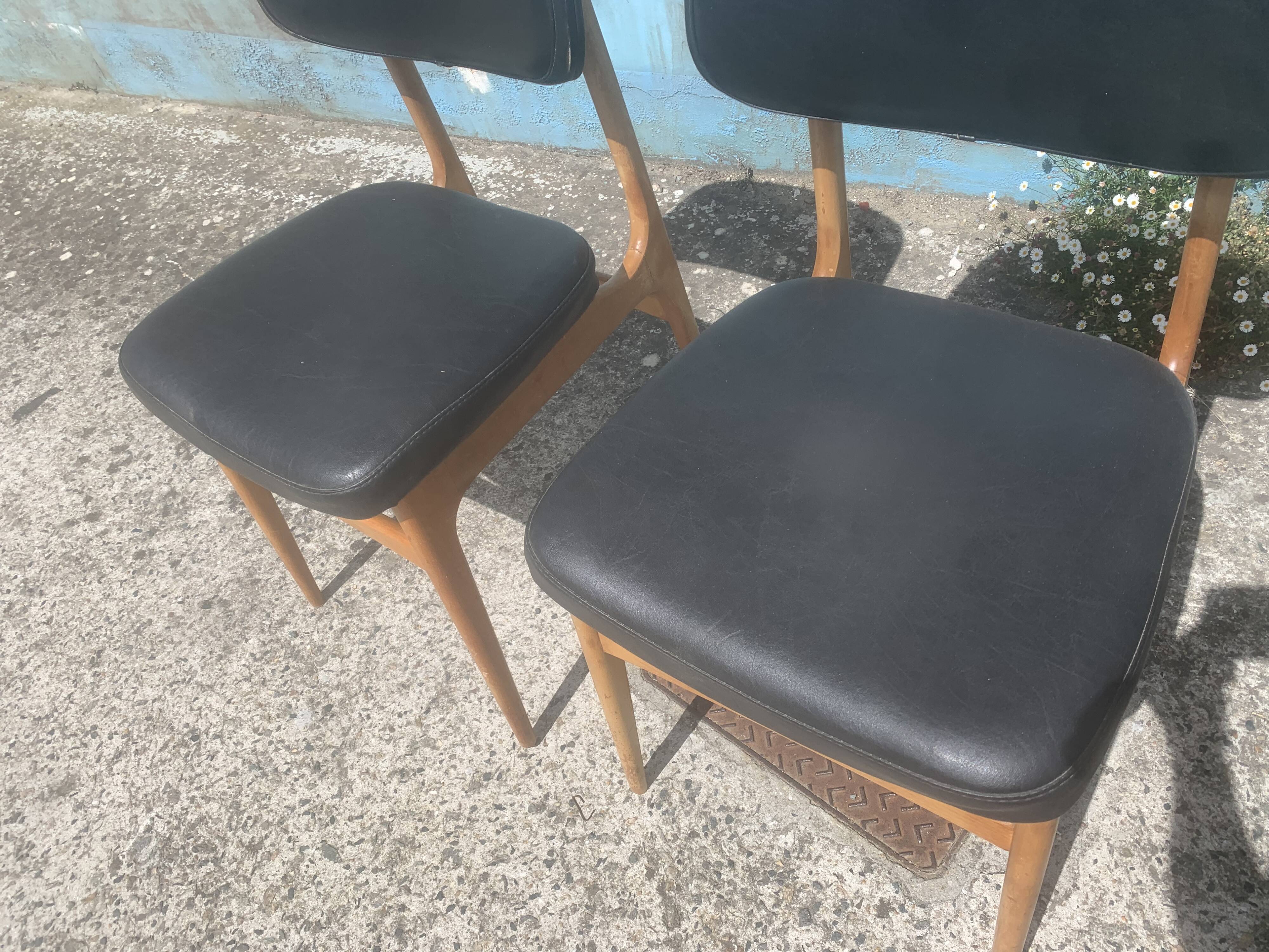 Vintage chair skaï black