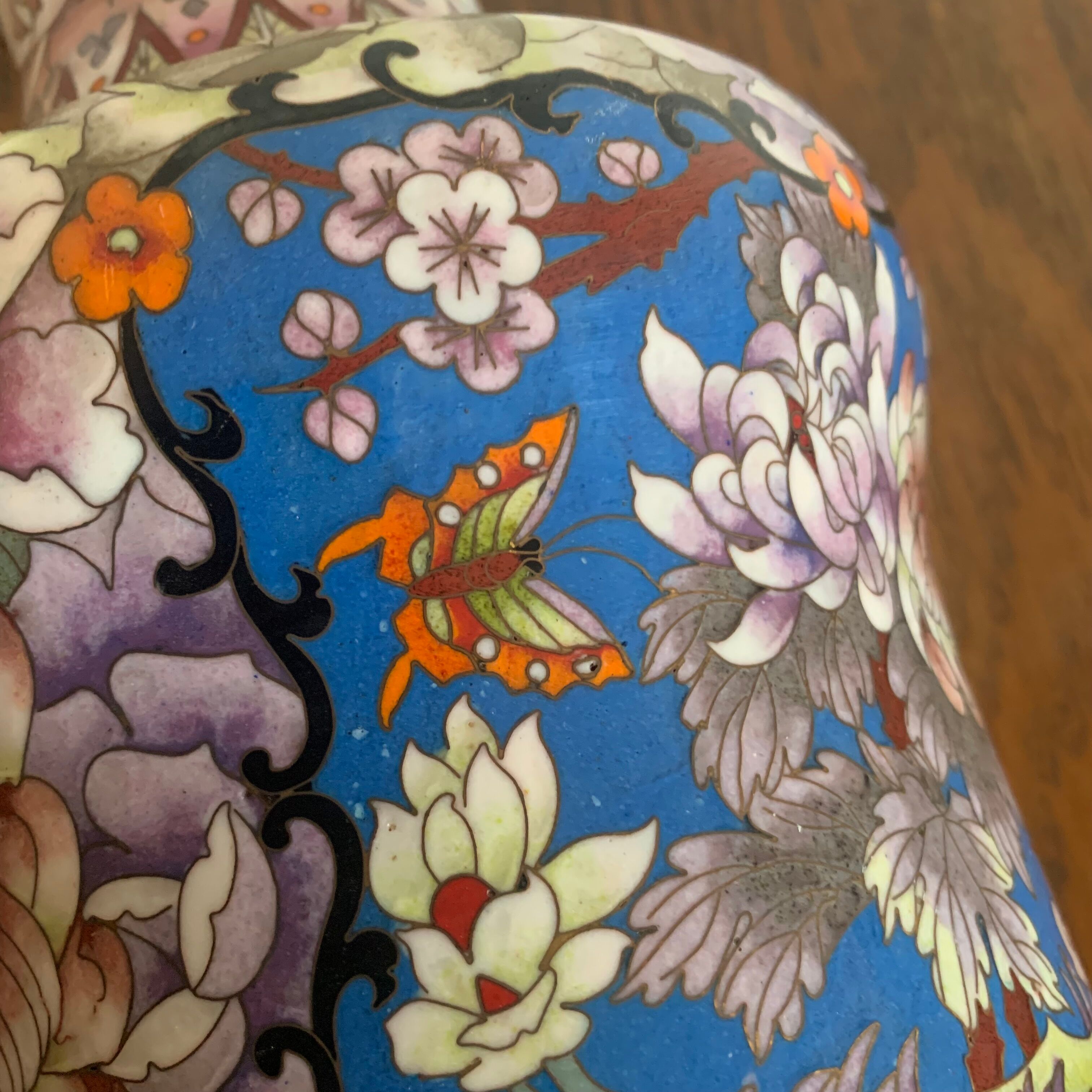 Vase chinois à décor de pivoines et oiseaux – XXe siècle
