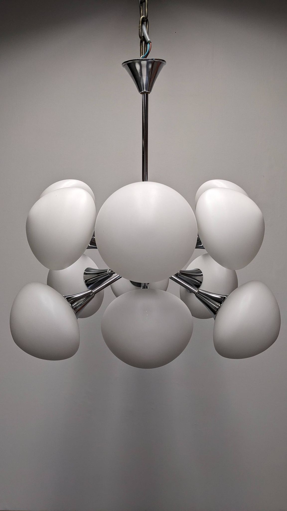 Sputnik chandelier with 12 frosted glass lights, Italy circa 1970.