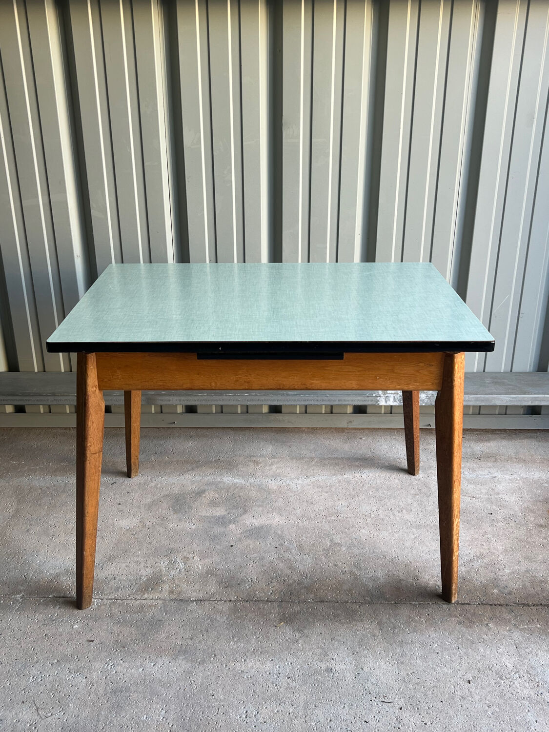 Formica dining table