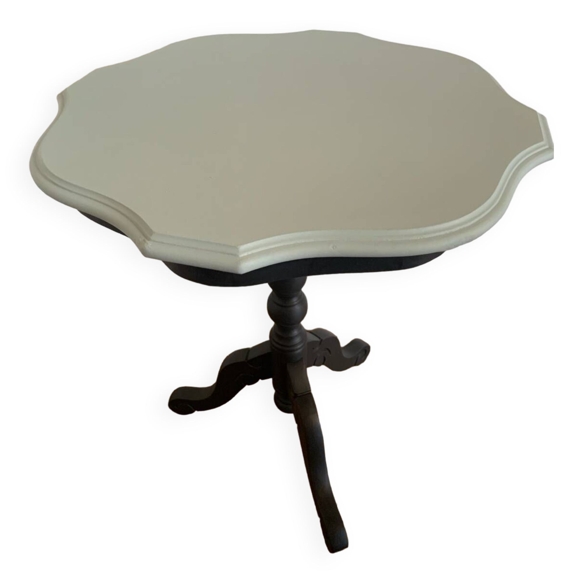 Pedestal table
