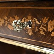 Middle table in rosewood veneer, Napoléon III period – 2nd half of the 19th century.