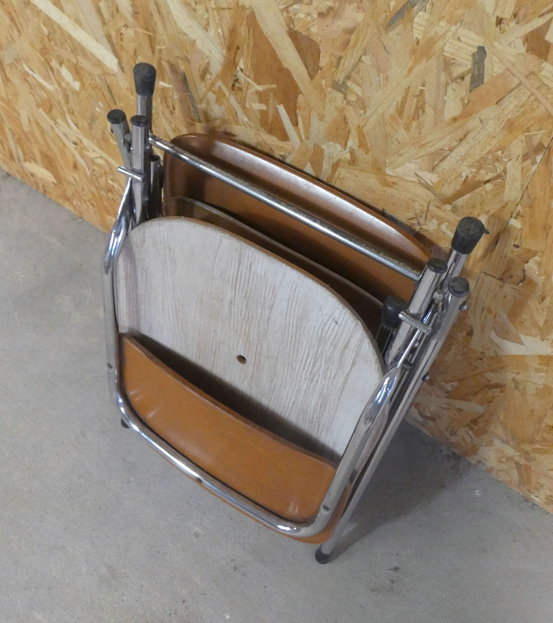 2 Eyrel folding chairs in chromed metal and skai 1970s