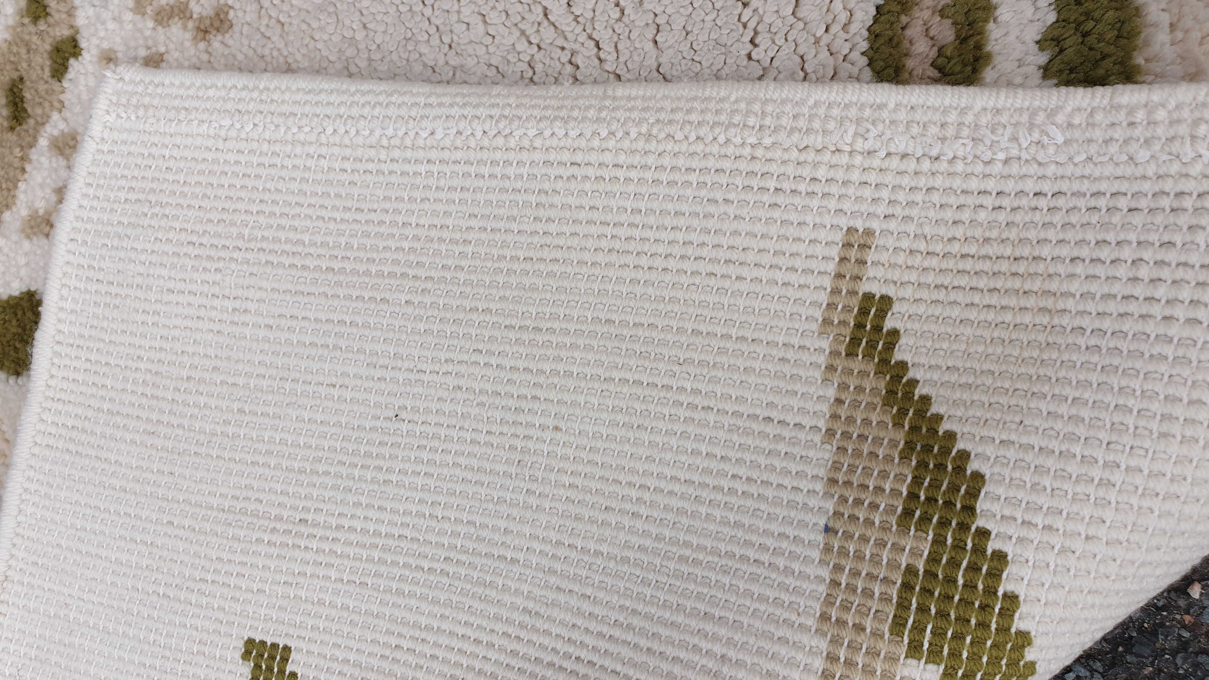 Curly wool design rug