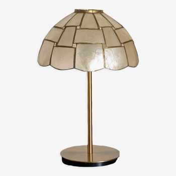 Table lamps with a lampshade with mother-of-pearl set with checkerboard brass and a gilded foot